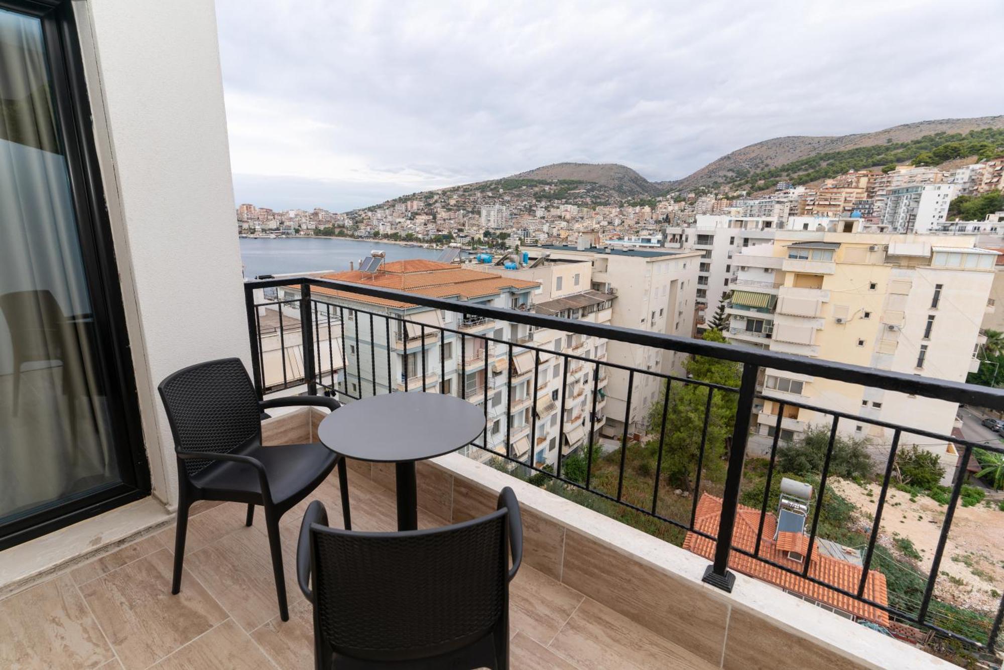 Blissful Apartments Sarande Exterior photo